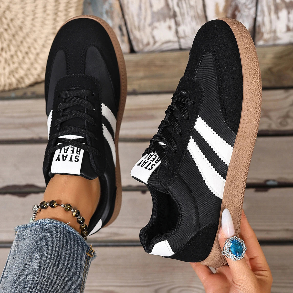 2026 New Designer Sneakers for Women Casual Patchwork Leather Sneakers Women Outdoor Casual Comfortable Ladies Shoe