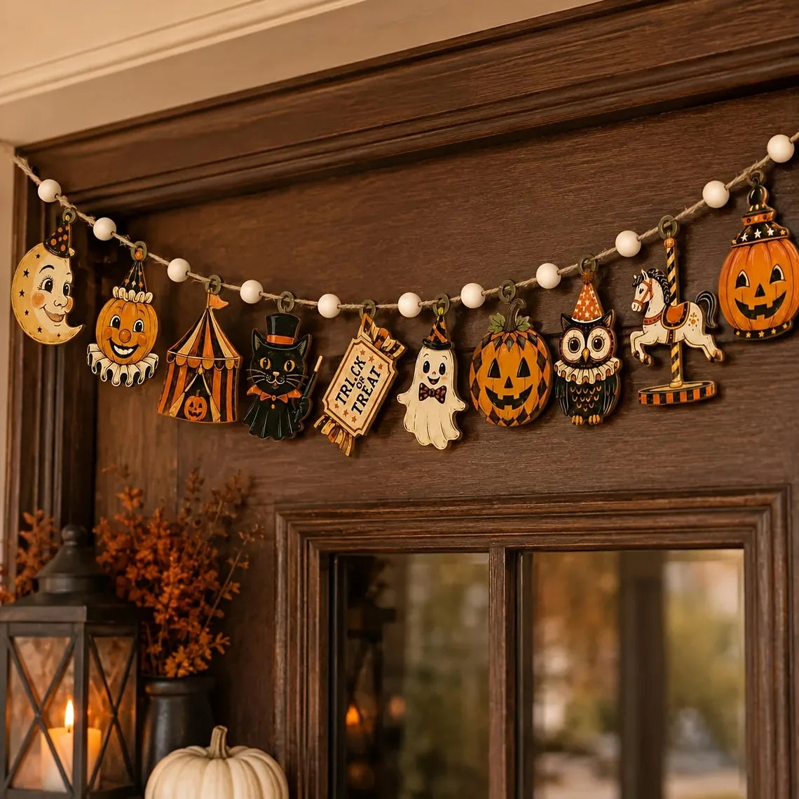 10 vintage Halloween wooden banners featuring wreaths, pumpkins, moons, ghosts, and wooden flags are cute and mysterious autumn party decorations, suitable for party decor, door decoration, window decoration, and festive part